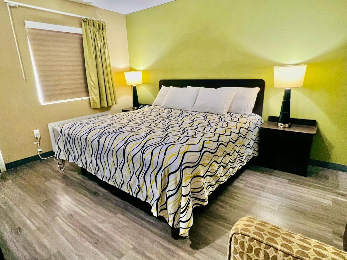 Deluxe & By Oyo Ok Motel 2*