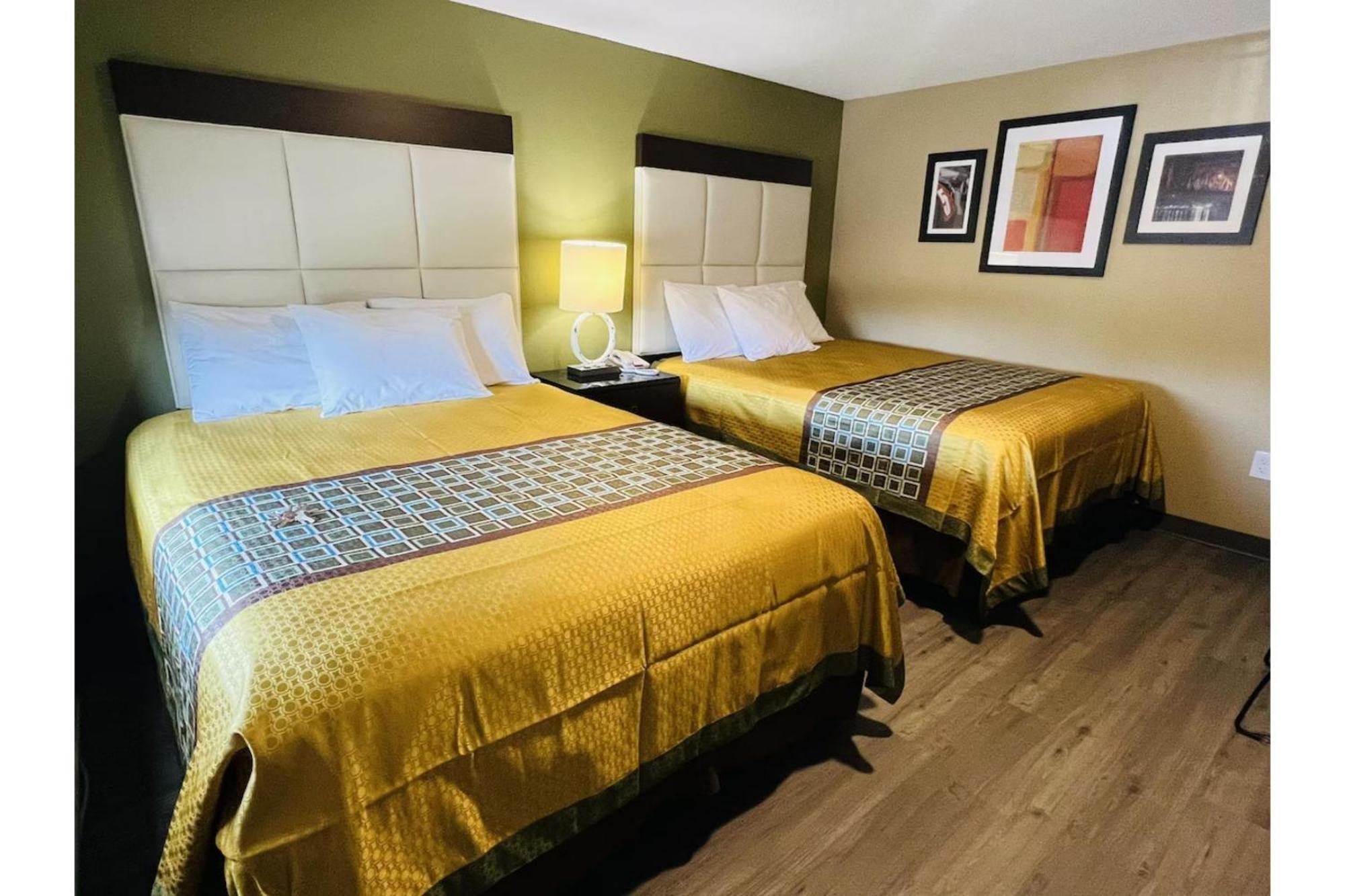 Deluxe & By Oyo Ok Motel